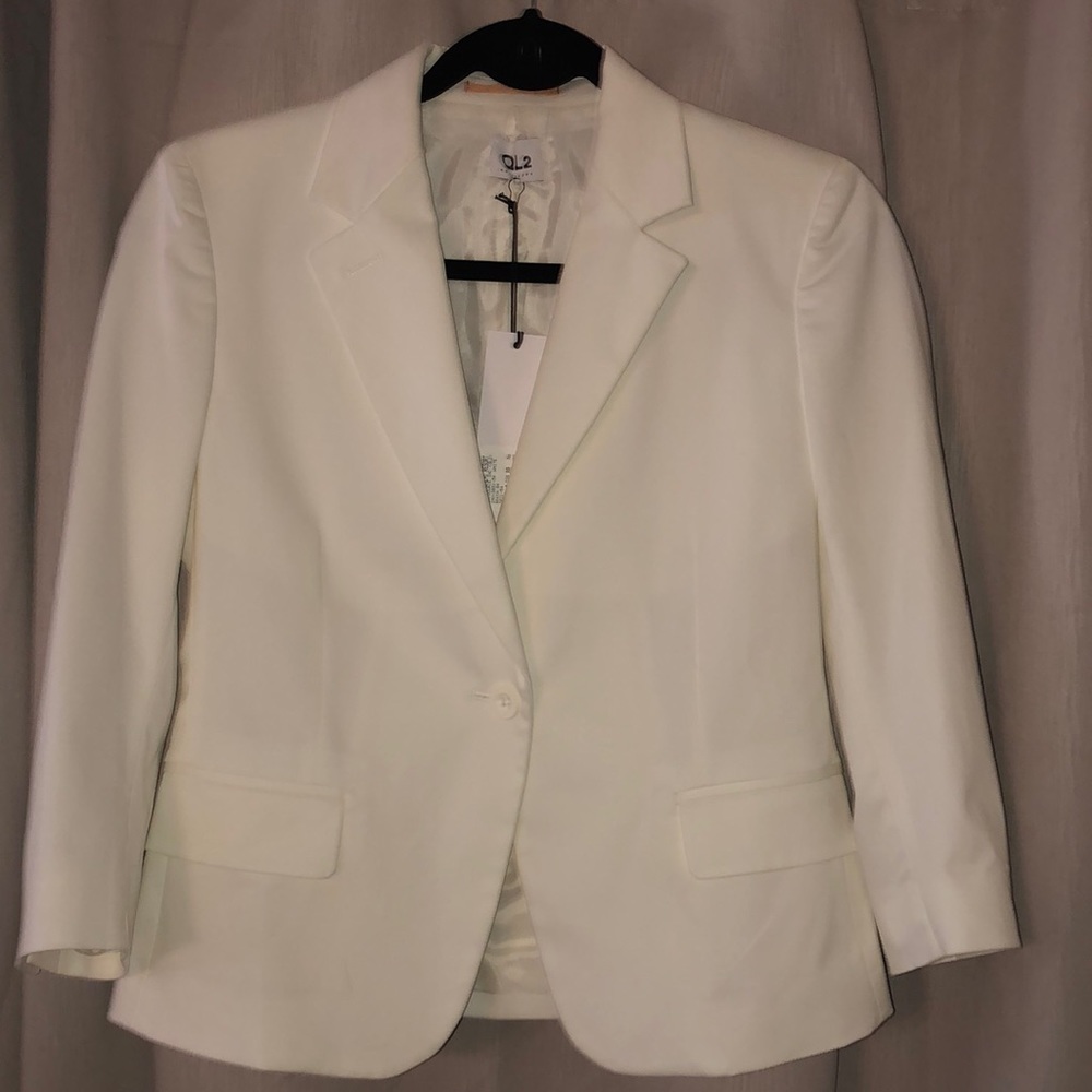 NEW W/TAGS-White blazer priced $800